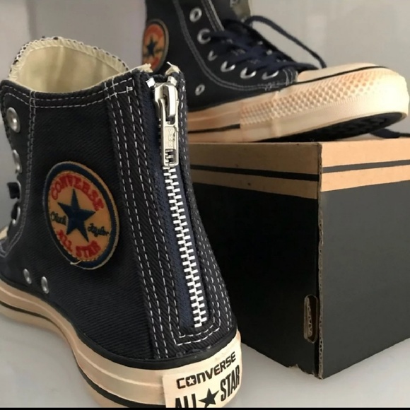 Chuck Taylor Converse - Picture 2 of 3